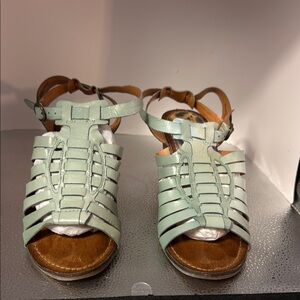 BareTraps Green and Brown Woven Sandals​